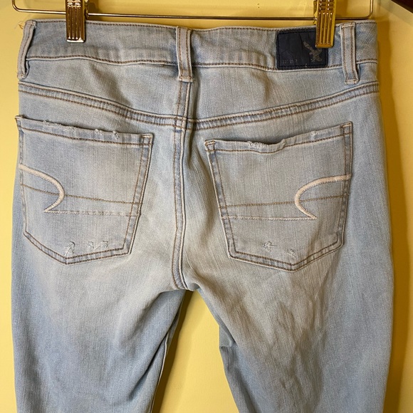 American Eagle Jeans Light Wash Distressed Denim Jegging Crop Size 4 - Picture 6 of 8